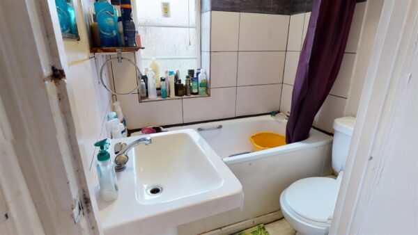 Weir Hall Avenue, London,  N18 1EB