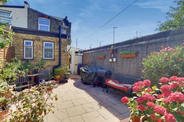 Albany Road, London, N18