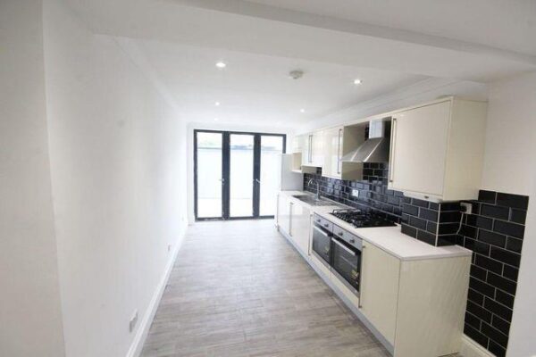 Eighth Avenue, London E12