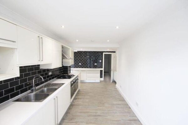 Eighth Avenue, London E12