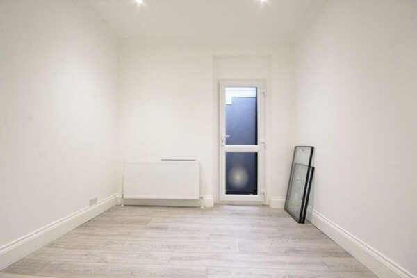 Eighth Avenue, London E12