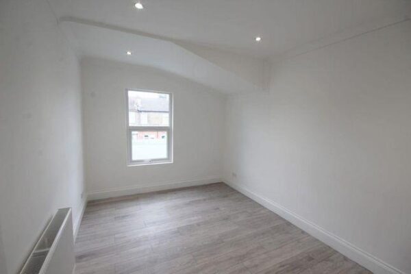 Eighth Avenue, London E12