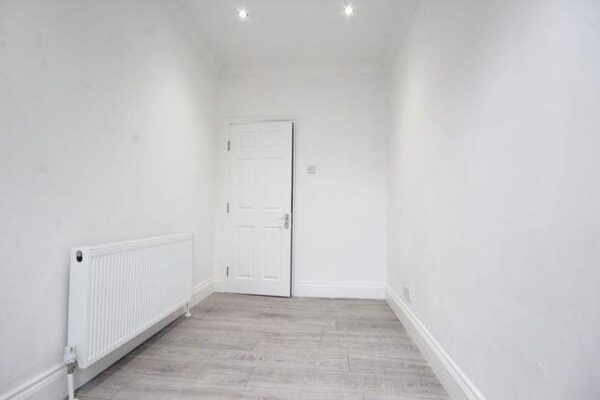 Eighth Avenue, London E12