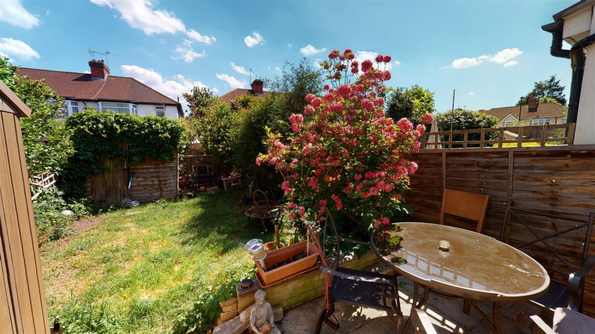 Lancing Gardens, London, N9 9EU