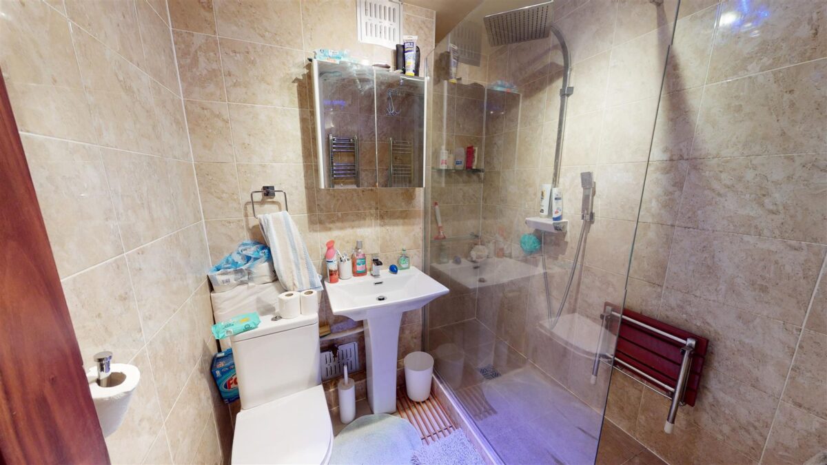 Green Lanes, London, N21 2SJ