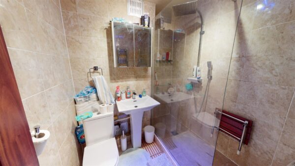 Green Lanes, London, N21 2SJ