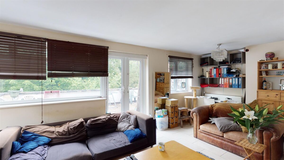 Green Lanes, London, N21 2SJ