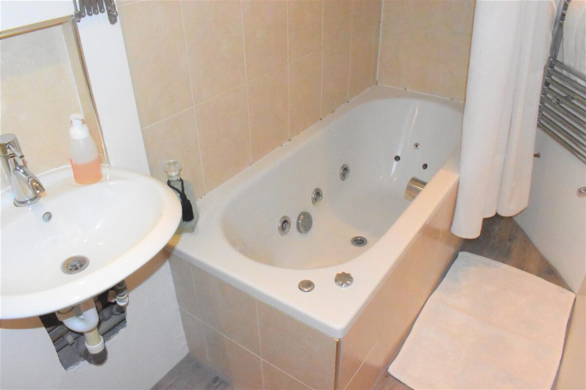 Aberdeen Road, London, N18