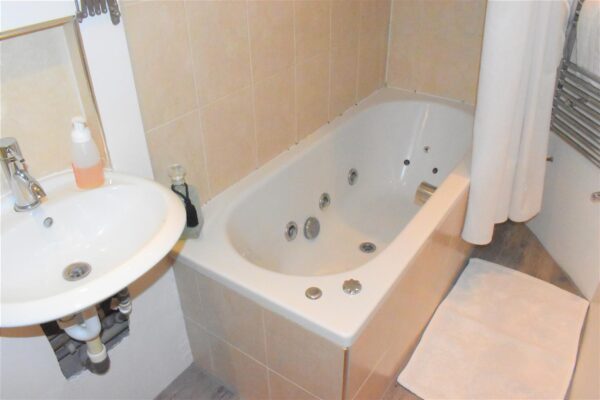 Aberdeen Road, London, N18