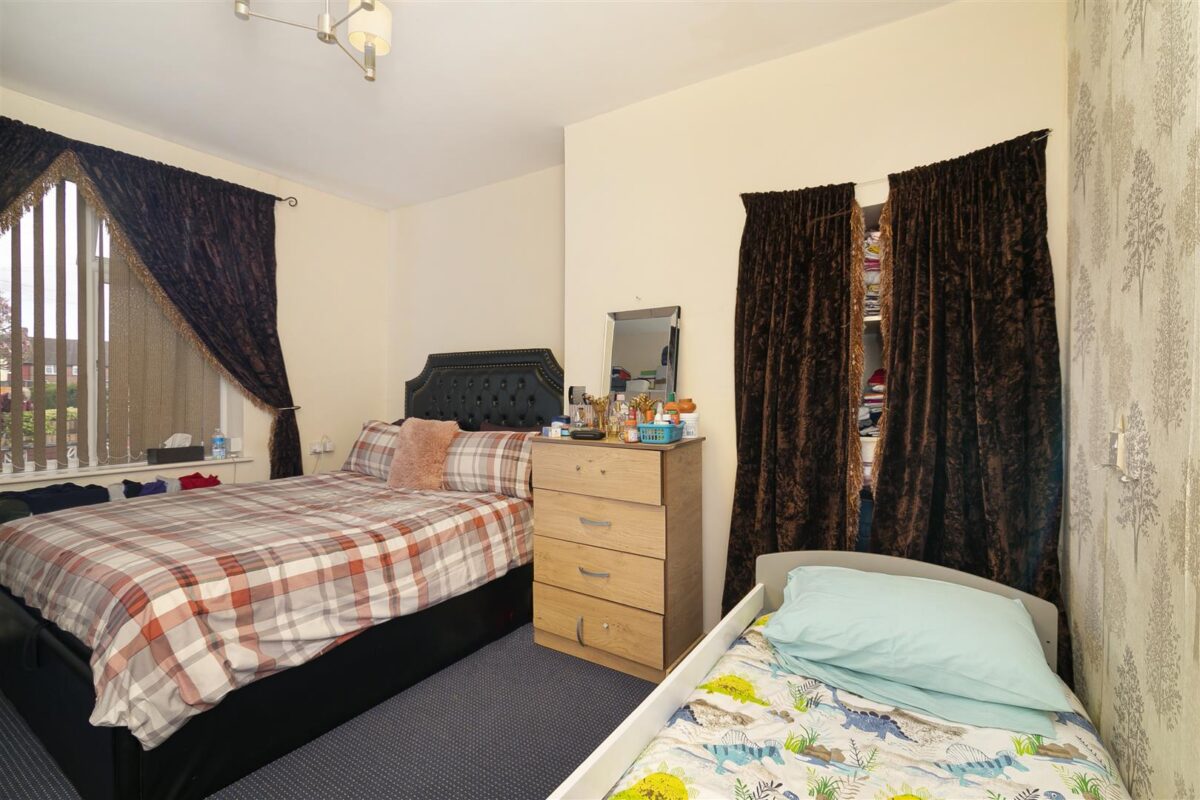 Wood Lane, Dagenham RM8