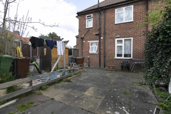 Wood Lane, Dagenham RM8