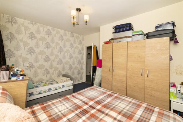 Wood Lane, Dagenham RM8