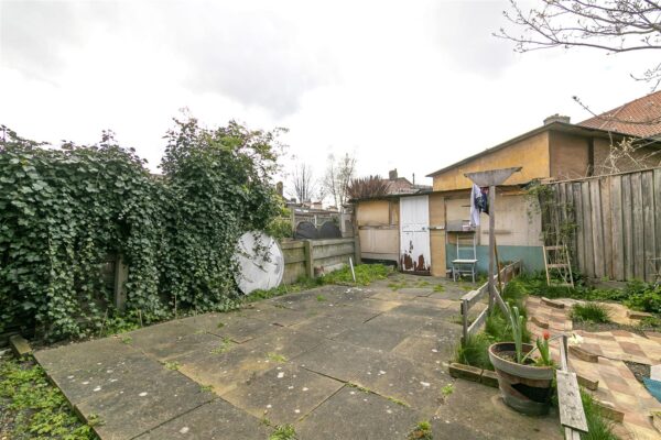 Wood Lane, Dagenham RM8