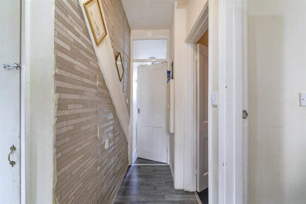 Wood Lane, Dagenham RM8