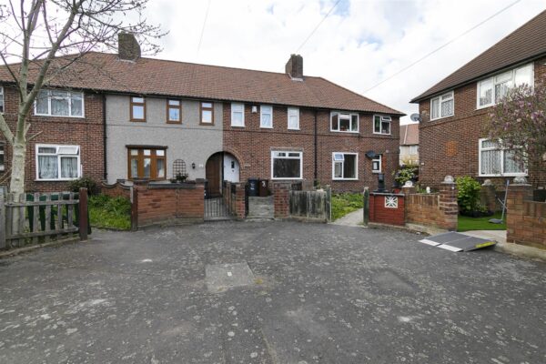 Wood Lane, Dagenham RM8