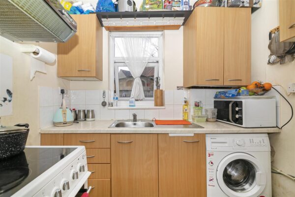 Wood Lane, Dagenham RM8