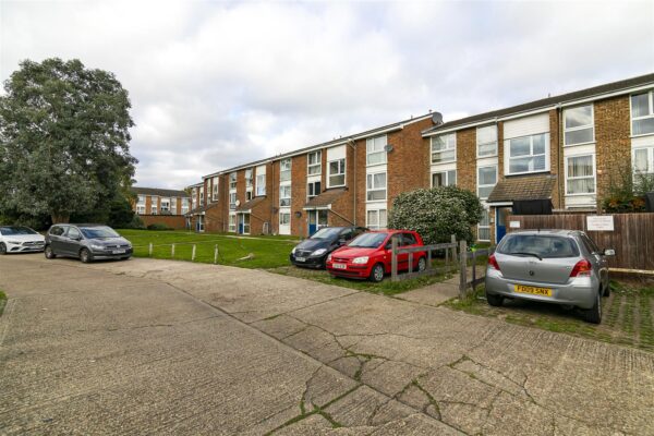 Dellow Close, Ilford IG2