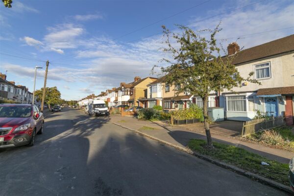 Northfield Road, Waltham Cross EN8