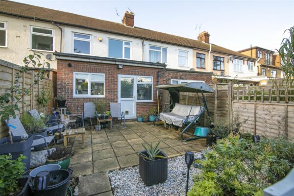 Northfield Road, Waltham Cross EN8