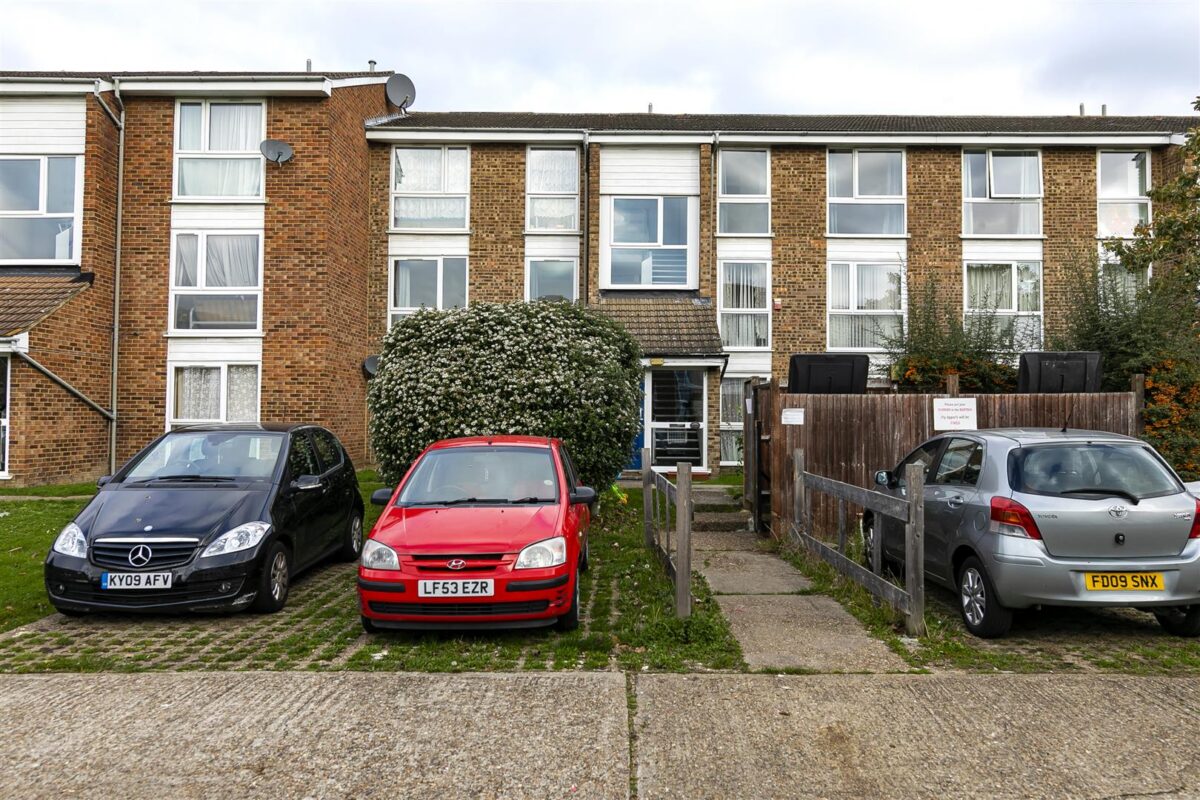 Dellow Close, Ilford IG2