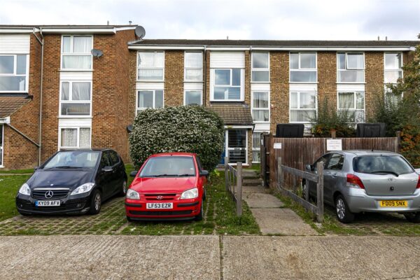 Dellow Close, Ilford IG2