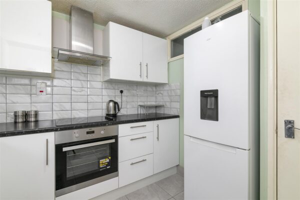 Dellow Close, Ilford IG2