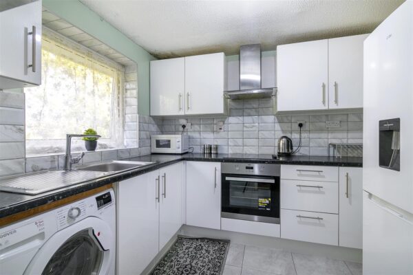 Dellow Close, Ilford IG2