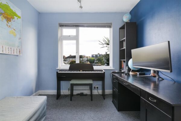 Northfield Road, Waltham Cross EN8