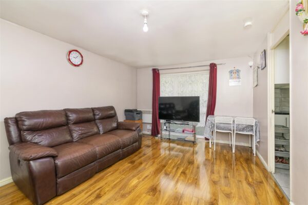 Dellow Close, Ilford IG2