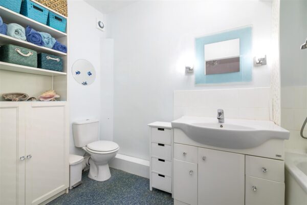 Northfield Road, Waltham Cross EN8