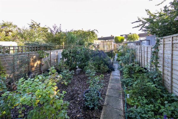 Northfield Road, Waltham Cross EN8