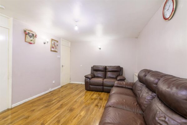 Dellow Close, Ilford IG2