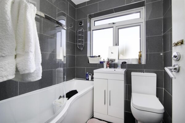 Great Cambridge Road, London N18