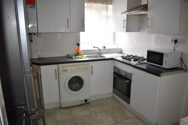 Stoneleigh Avenue, Enfield