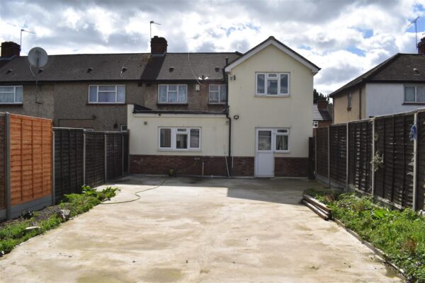 Stoneleigh Avenue, Enfield