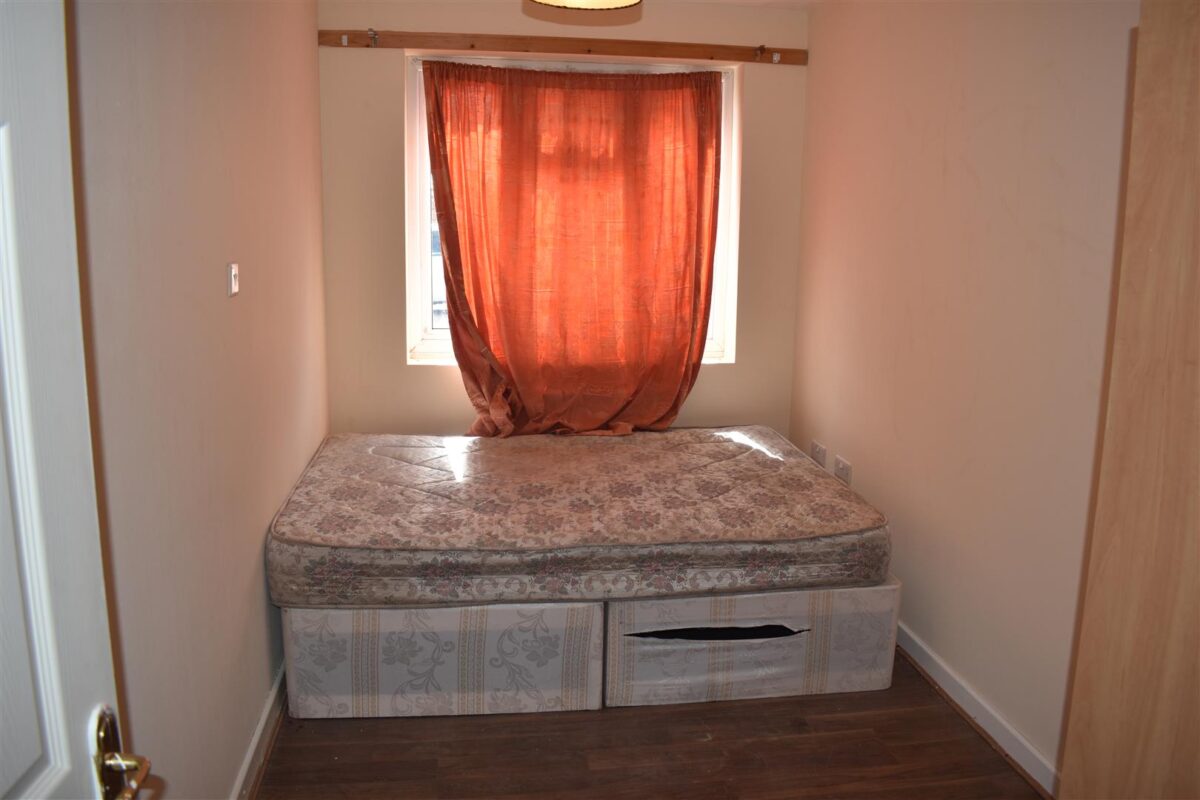 Stoneleigh Avenue, Enfield