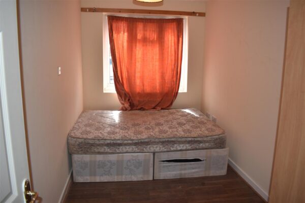 Stoneleigh Avenue, Enfield