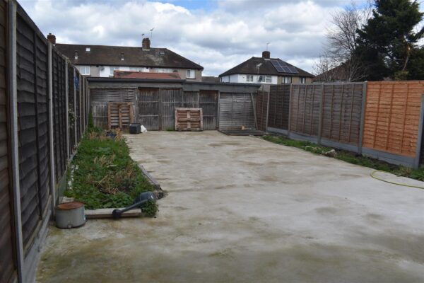 Stoneleigh Avenue, Enfield