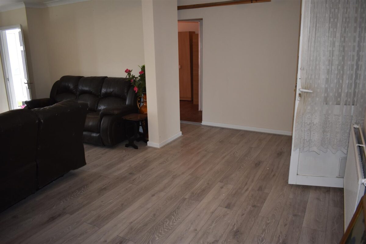 Stoneleigh Avenue, Enfield