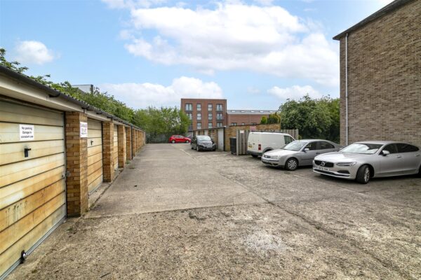 Bridle Close, Enfield EN3
