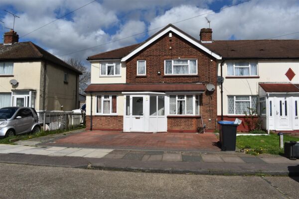 Stoneleigh Avenue, Enfield