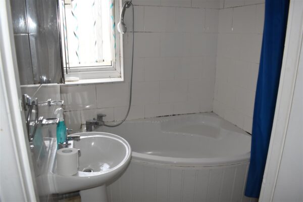 Stoneleigh Avenue, Enfield