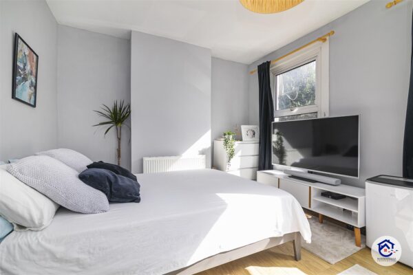 Raynham Avenue, London