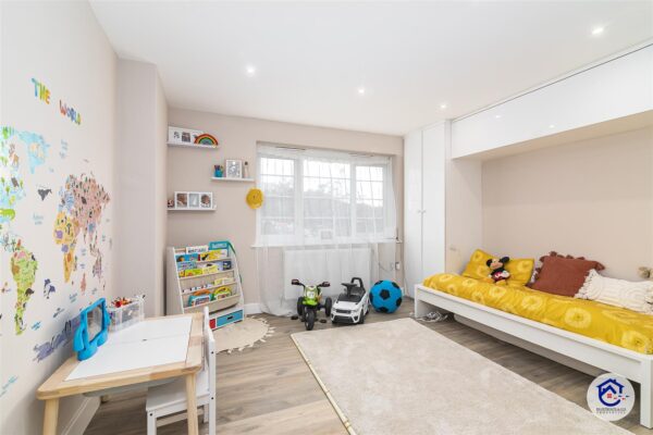 Weir Hall Avenue, London,  N18 1EB