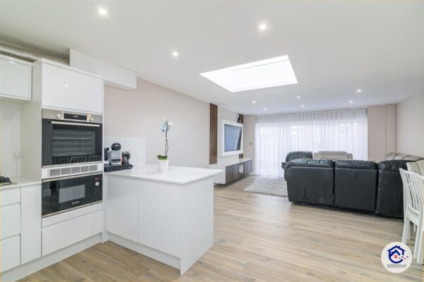 Weir Hall Avenue, London,  N18 1EB