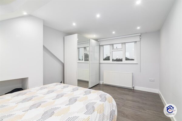 Weir Hall Avenue, London,  N18 1EB