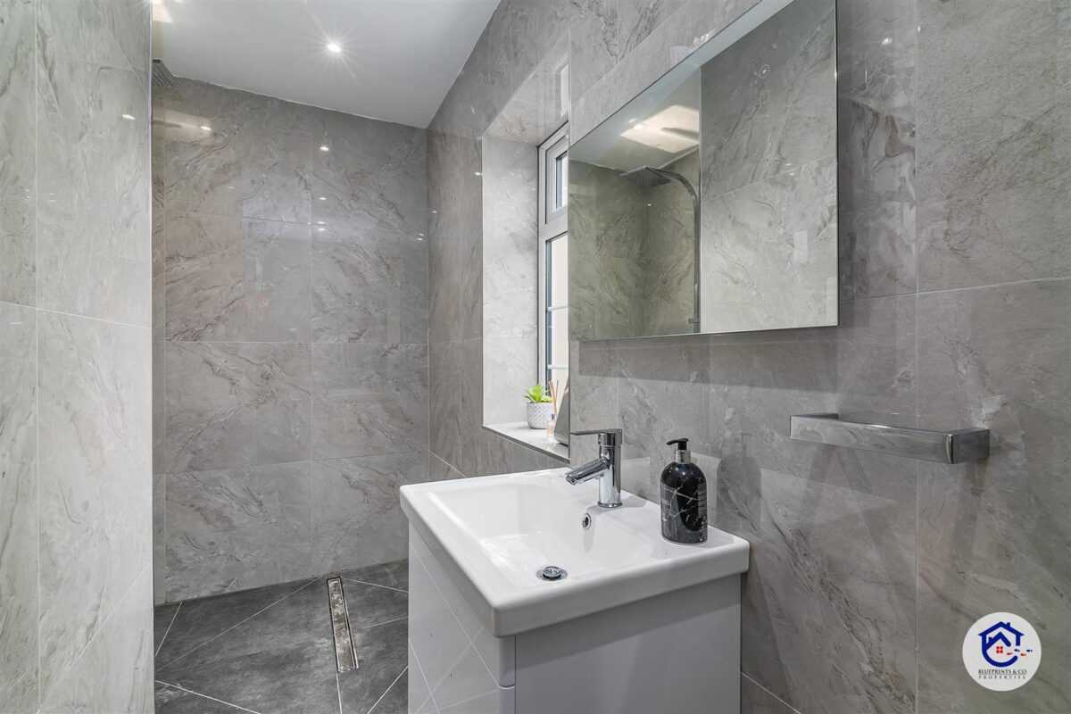 Weir Hall Avenue, London,  N18 1EB