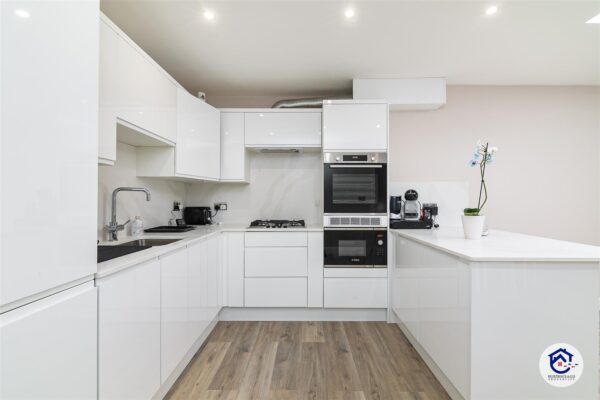 Weir Hall Avenue, London,  N18 1EB