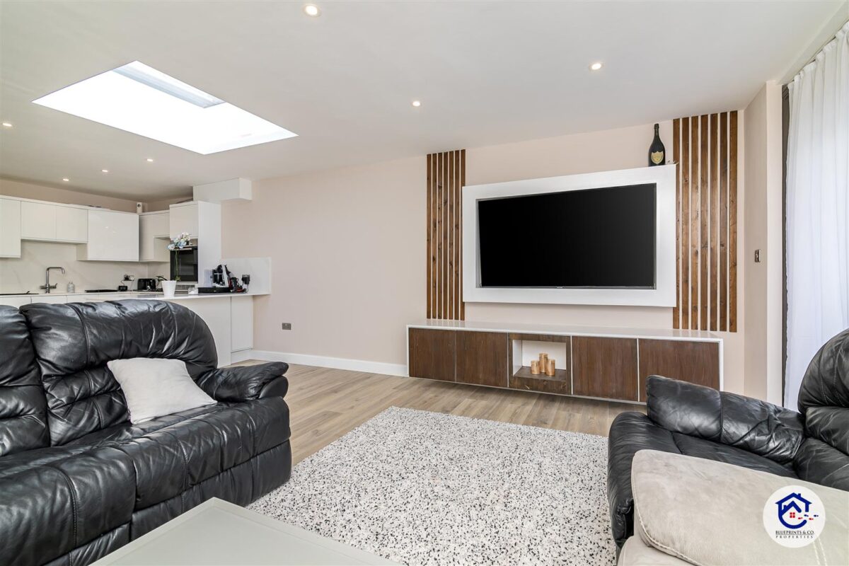 Weir Hall Avenue, London,  N18 1EB