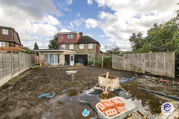 Weir Hall Avenue, London,  N18 1EB